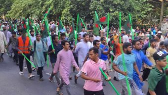 বৈষম্যবিরোধী আন্দোলনকারীদের দখলে ধানমন্ডি ৩২
