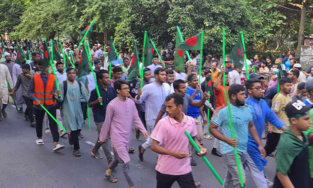 বৈষম্যবিরোধী আন্দোলনকারীদের দখলে ধানমন্ডি ৩২