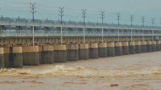 বন্যার জেরে ফারাক্কার ১০৯টি জলকপাট খুলে দিল ভারত