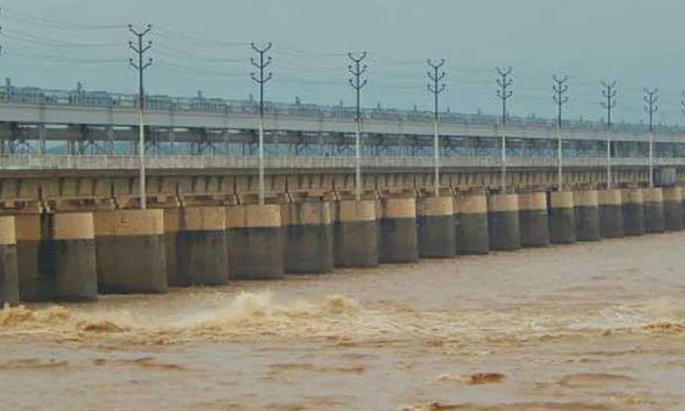 বন্যার জেরে ফারাক্কার ১০৯টি জলকপাট খুলে দিল ভারত
