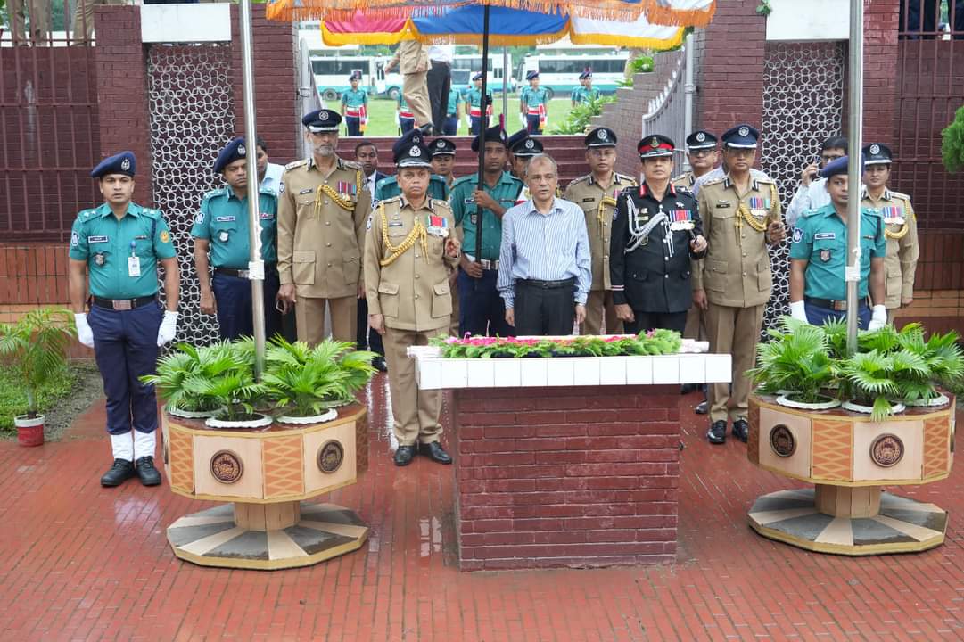 রাজারবাগ পুলিশ স্মৃতিসৌধে মাননীয় স্বরাষ্ট্র উপদেষ্টার শ্রদ্ধা নিবেদন