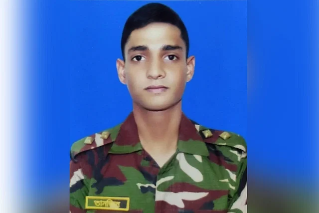 চকরিয়ায় অভিযানকালে ডাকাতের  ছুড়িকাঘাতে তরুণ সেনা কর্মকর্তা নিহত