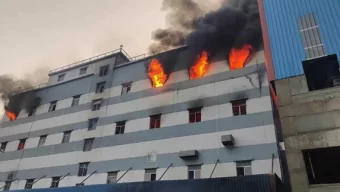 নারায়ণগঞ্জে টিস্যুর গুদামে আগুন, নিয়ন্ত্রণে ১৪ ইউনিট