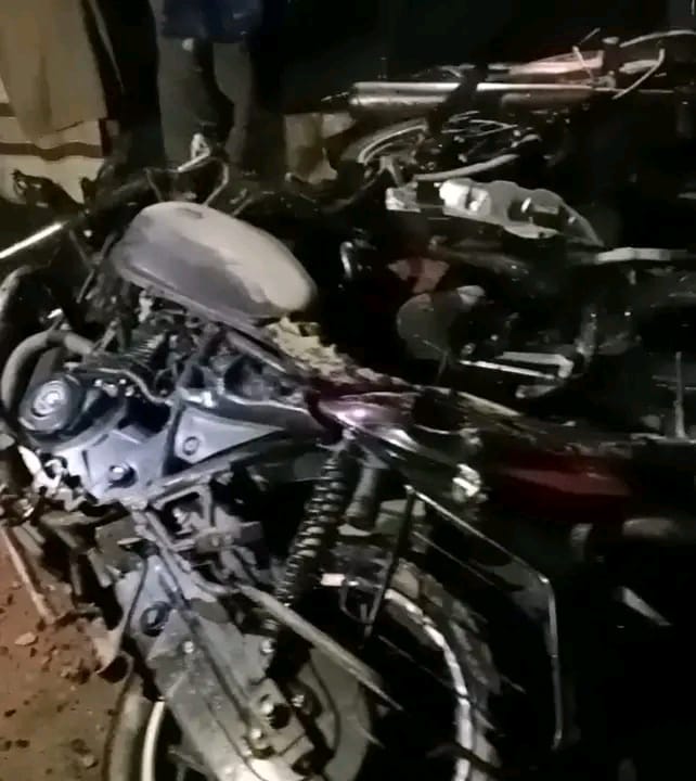 জামায়াত- বিএনপির ধাওয়া- পাল্টা ধাওয়া সাংবাদিকের মোটরসাইকেল ভাংচুর,