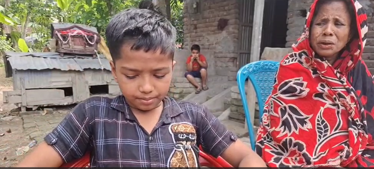 মাদকাসক্ত স্বামীকে খুশি করতে আপন মা ভাইকে সৎ বানিয়ে মিথ্যা মামলা দেওয়ার অভিযোগ আপন মেয়ের বিরুদ্ধে
