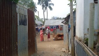 আখাউড়ায়  প্রশাসনের হস্তক্ষেপে ৪ দিন পর সরানো হলো প্রতিবন্ধক বেড়া