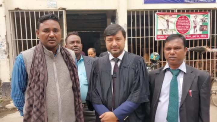 গাইবান্ধায় স্বামীকে নির্যাতনের অভিযোগের মামলায় স্ত্রীসহ আসামীদের বিরুদ্ধে সমন জারি।