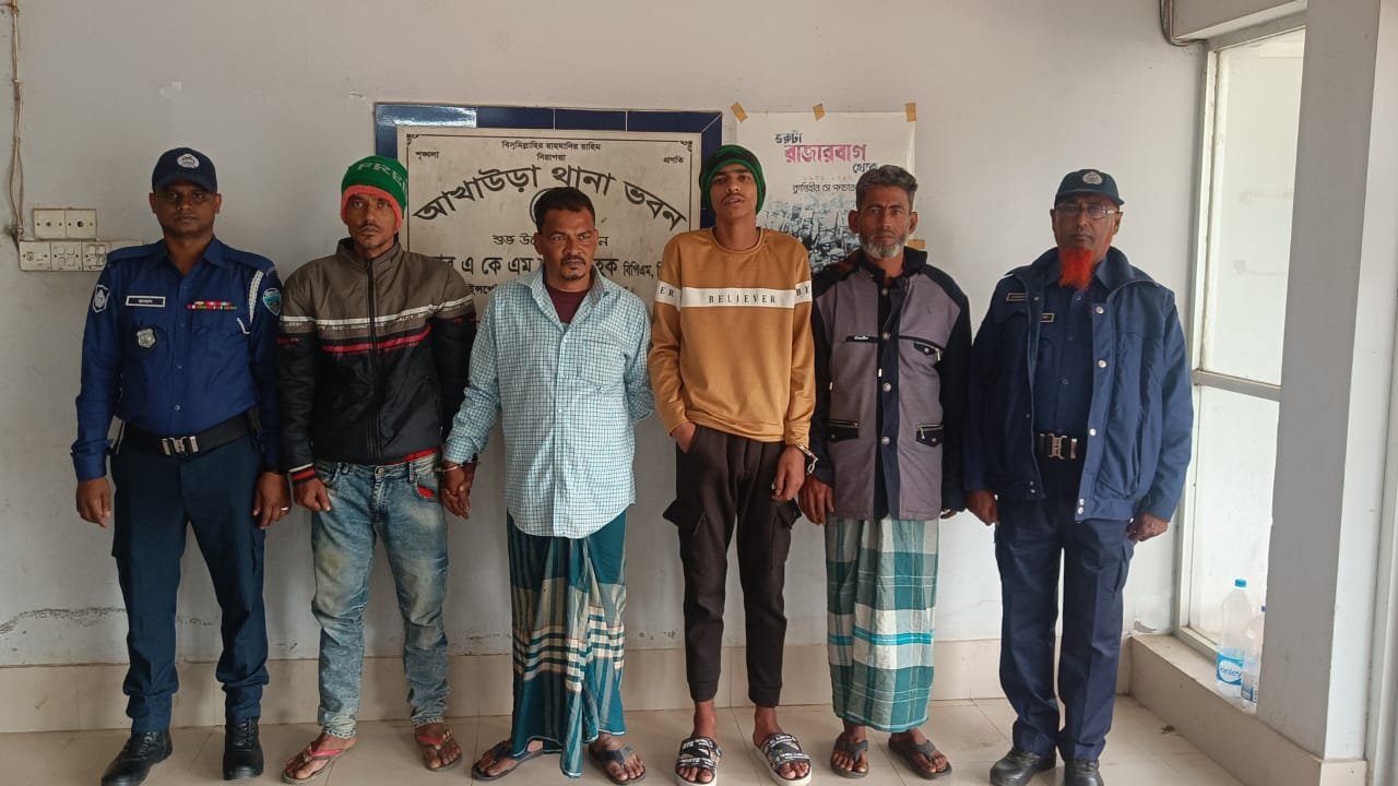 আখাউড়া থানা পুলিশের অভিযানে আদালতের ওয়ারেন্টভুক্ত ৪ জন গ্রেফতার।