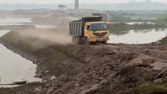 আশুলিয়ায় প্রশাসনের চোখের সামনে খাল বিল ও ফসলি