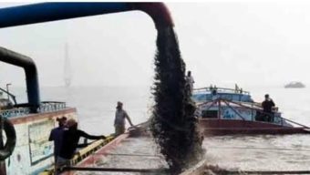 মানিকগঞ্জের শিবালয় বার বার অভিযানেও থামছে না যমুনা নদীতে অবৈধভাবে বালু উত্তোলন