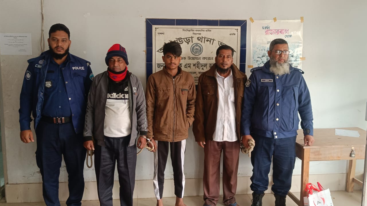 শীত নিবারণে জীবন্ত গাছে আগুন