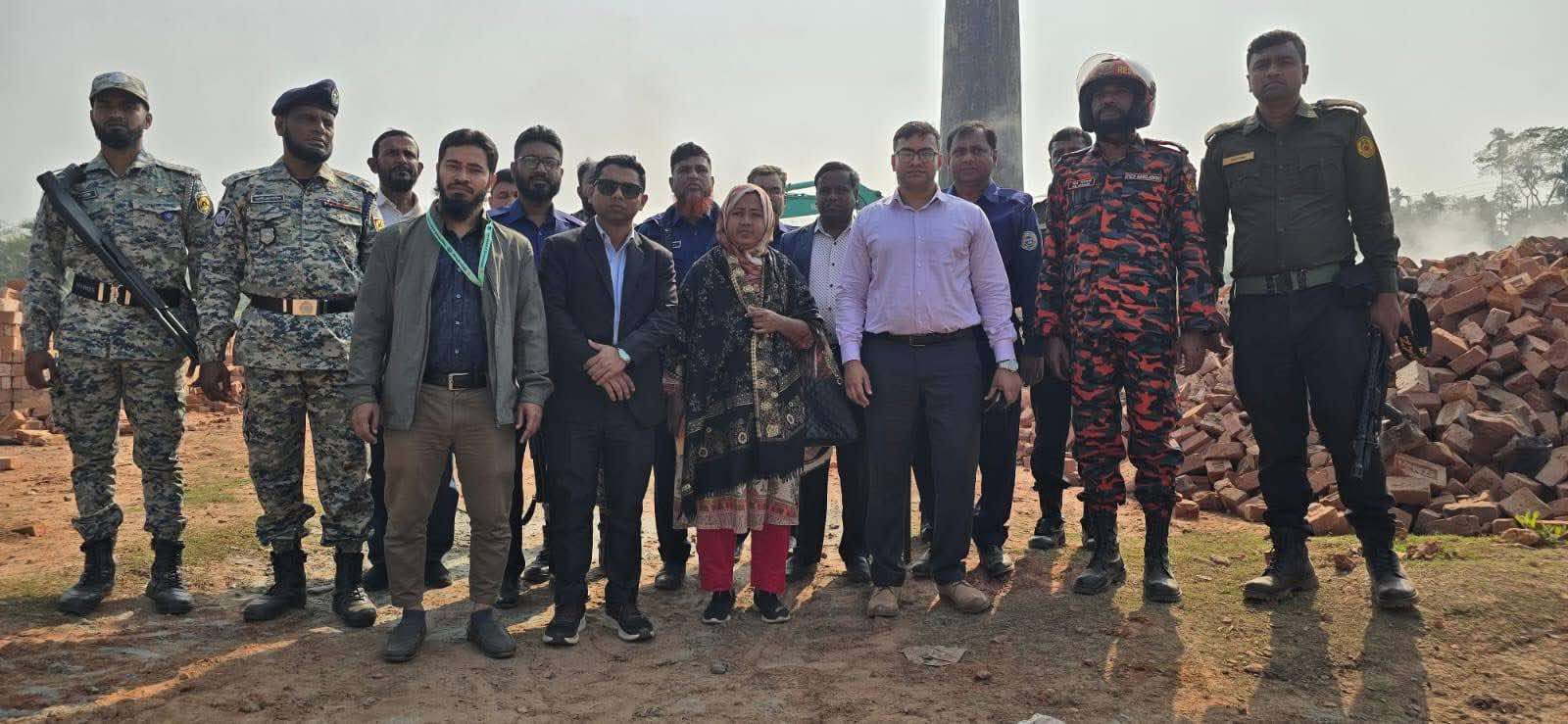 রাজাপুরে অবৈধ ইট ভাটা ধ্বংস, ১ লাখ টাকা জরিমানা  সংগ্রহ