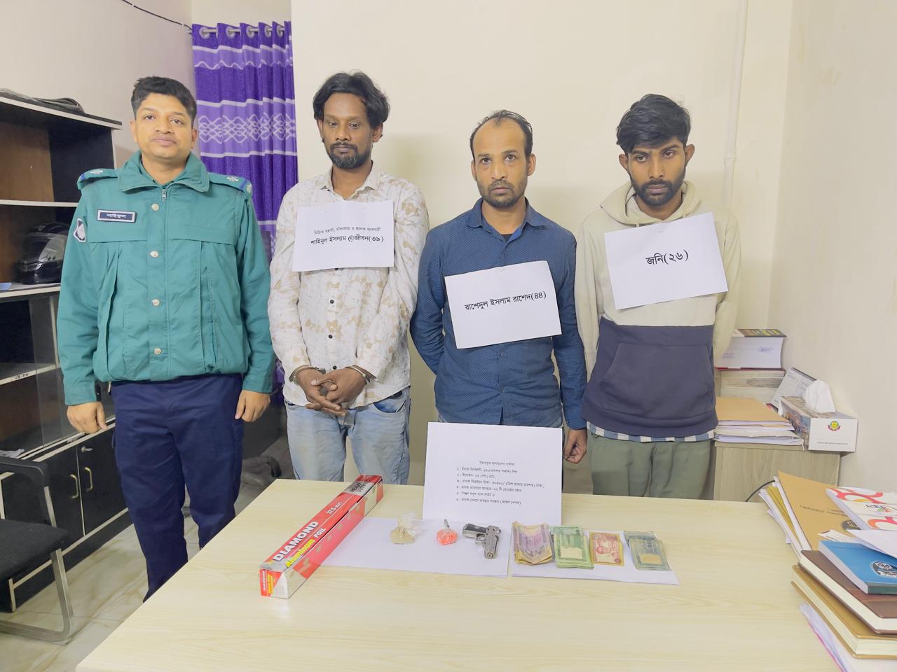 পুলিশের অভিযানে চিহ্নিত চাঁদাবাজ জীবন মাদকসহ আটক