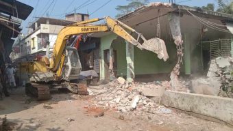 বাউফলের কালিশুরীতে অবৈধ স্থাপনা উচ্ছেদ অভিযান।