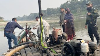 ঘিওরে অবৈধভাবে মাটি কাটার অপরাধে মাটি খেকো সাদেক আলীর অবৈধ ড্রেজার জব্দ ও ভাঙচুর