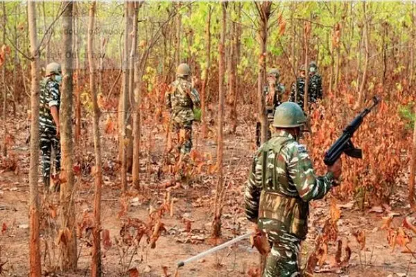 ভারতে মাওবাদকে শেষ করা সম্ভব নয়: মত পর্যবেক্ষকদের
