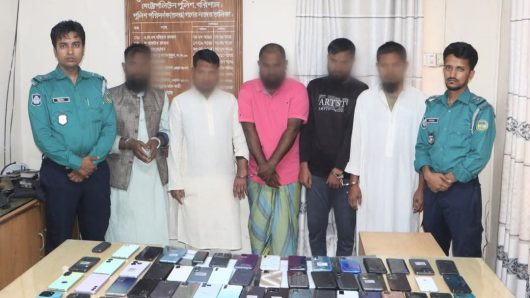 চরমোনাই মাহফিলে চুরি হওয়া ৬৪টি মোবাইল ফোন ২৪ ঘন্টার মধ্যে উদ্ধার,   সদস্য আটক ৫