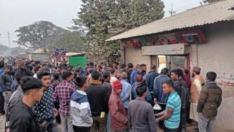 গাইবান্ধা শহরের উদয়ন প্রিন্টিং প্রেসের পাশের রান্নার চুলা বসানোকে কেন্দ্র করে দু’পক্ষের মধ্যে মারপিট : আহত ২,