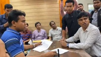 গণমাধ্যমকর্মীদের ওপর বরখাস্তকৃত এসপির হামলায় অভিযোগ দায়ের”