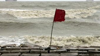 সমুদ্রবন্দরগুলোকে ৩ নম্বর সংকেত