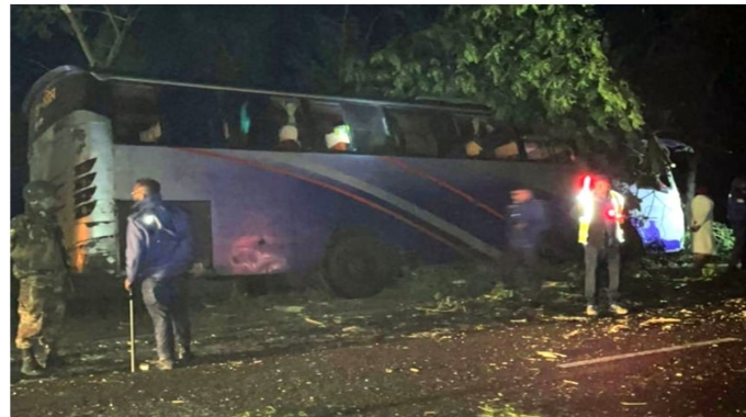 গোপালগঞ্জে গাছ ফেলে মহাসড়ক অবরোধের চেষ্টা