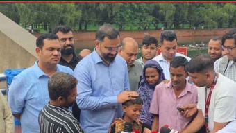 পানি বিক্রি করে বাবাকে হজে পাঠানোর স্বপ্ন দেখা সুজনের পাশে প্রধানমন্ত্রী