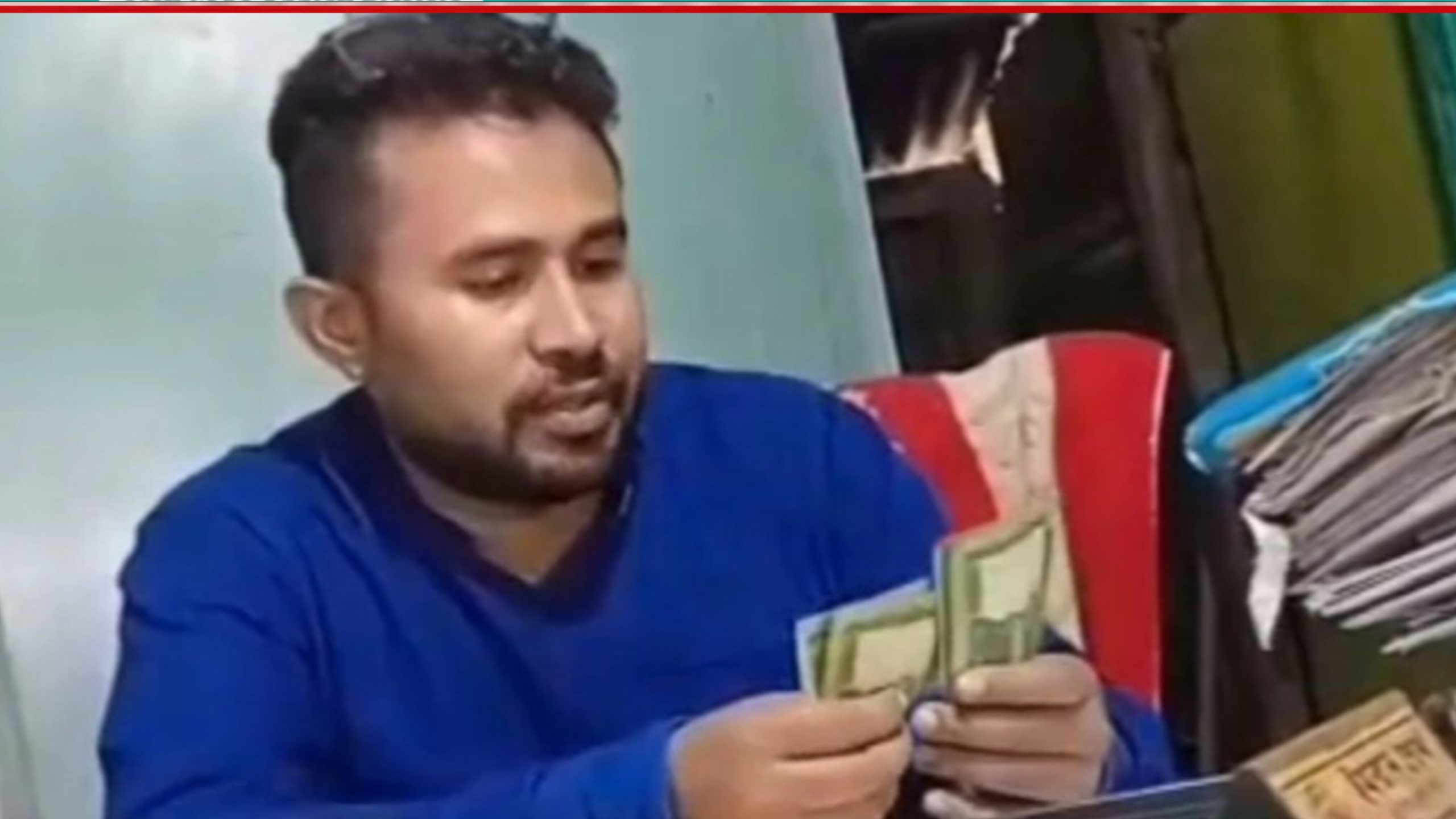 গুনে গুনে ঘুষ নেওয়া ভূমি কর্মকর্তা ইমরান শেখ বরখাস্ত