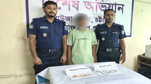 ‎হিন্দু বেশে মন্দিরে ঢুকে প্রতিমার গয়না চুরি, গ্রেপ্তার ১
