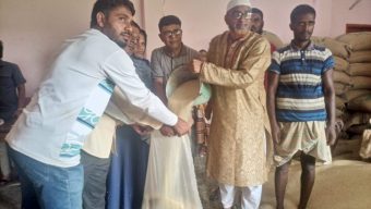 ময়মনসিংহের ফুলবাড়িয়া উপজেলার বাক্তা ইউনিয়নে ভিজিএফ চাউল বিতরণ