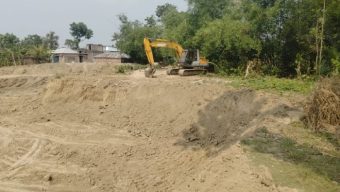 রাজশাহীর পুঠিয়ায় কৃষি জমিতে চলছে পুকুর খনন, বাড়ছে ক্ষোভ