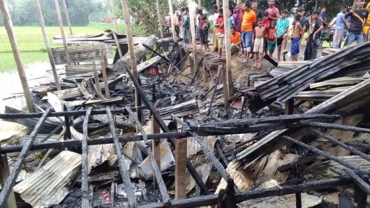 গাইবান্ধায় আগুনে পুড়ে ছাই ৫ দোকান, ২৫ লাখ টাকার ক্ষতি