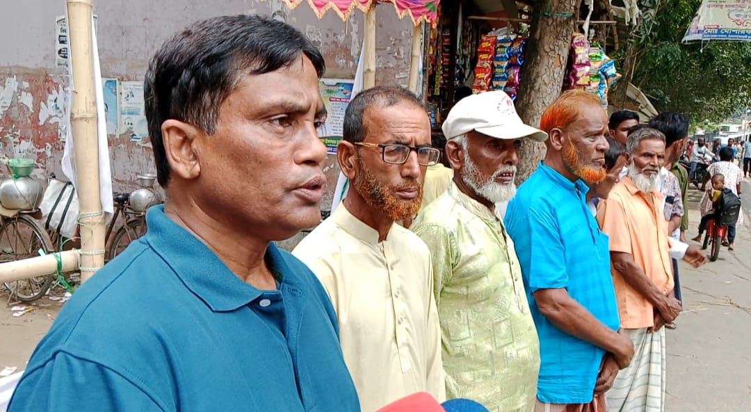 ঘিওরে সিংজুরী ইউনিয়ন উচ্চ বিদ্যালয়ের ম্যানেজিং কমিটির নির্বাচন বাতিলের দাবিতে মানববন্ধন