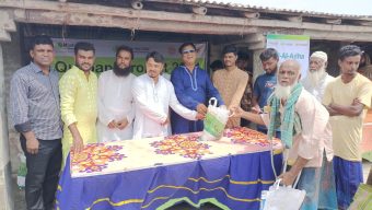 উত্তরণের উদ্যোগে মুসলিম এইড ইউকের আর্থিক সহায়তায় ১০০ পরিবারের মধ্যে ৪ কেজি করে গরুর মাংস বিতরণ