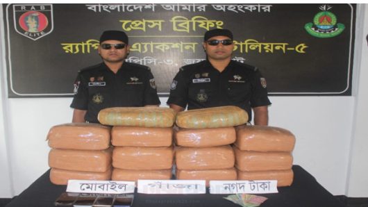 জয়পুরহাট র‍্যাব-৫ এর অভিযানে মাইক্রোবাসে ৬৪ কেজি গাঁজা জব্দ,৩ জন আটক