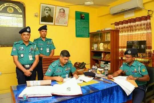এয়ারপোর্ট থানা পরিদর্শন করলেন আর এম পি পুলিশ কমিশনার