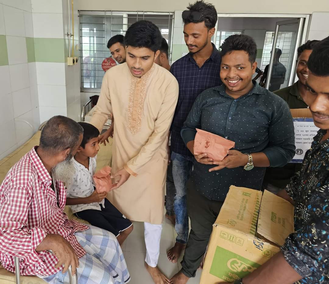 আওয়ামী লীগের ৭৫তম প্রতিষ্ঠাবার্ষিকী উপলক্ষে বরগুনা জেলার ছাত্রলীগের পক্ষ থেকে অসুস্থ ও মেহনতী মানুষের মাঝে খাবার বিতরণ