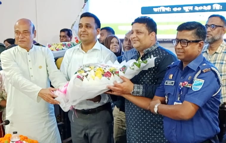 ঘিওর উপজেলা নবনির্বাচিত চেয়ারম্যান ও ভাইস চেয়ারম্যানদের দায়িত্বগ্রহণ