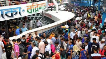 বরিশাল-ঢাকা নৌরুটে  যা﻿ত্রীদের উপচে পড়া ভিড়