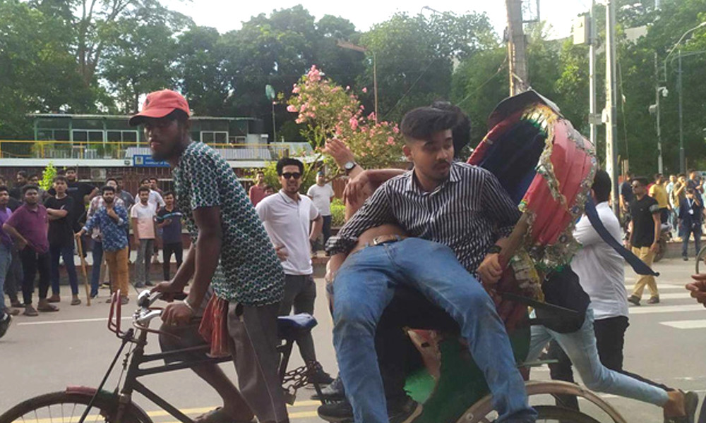 কোটা আন্দোলন : হামলায় আহত অর্ধ শতাধিক ঢামেকে