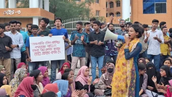 বরিশাল-কুয়াকাটা মহাসড়কে ববি শিক্ষার্থীদের অবরোধ