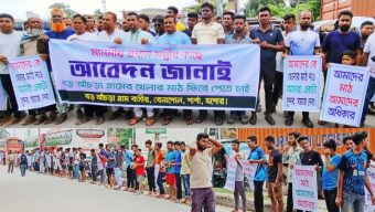 বেনাপোল পৌরসভায় খেলার মাঠের দাবিতে বেনাপোলে মানববন্ধন