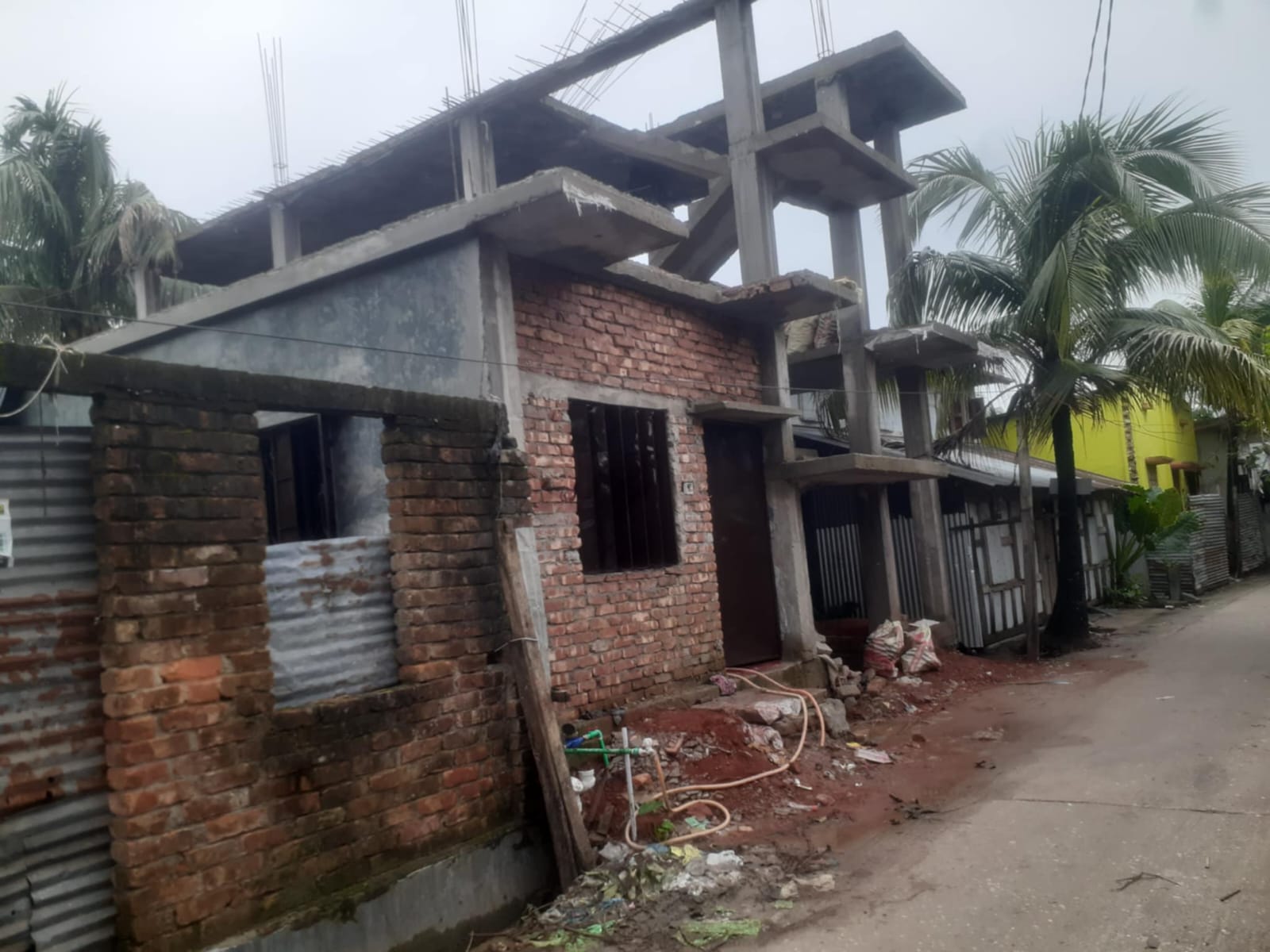আমতলীতে দখল হয়ে যাচ্ছে খাস জমি, গড়ছে নতুন নতুন স্থাপনা
