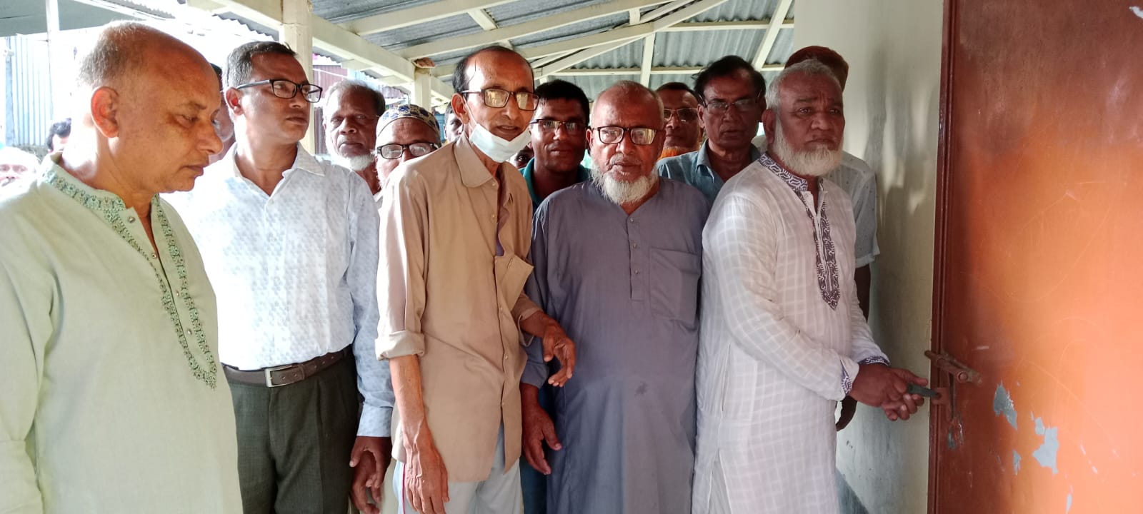 দীর্ঘ ৯ দিন পর খুলে দেওয়া হলো ঘিওর উপজেলার বাঙ্গালা মুক্তা সংঘের তালা