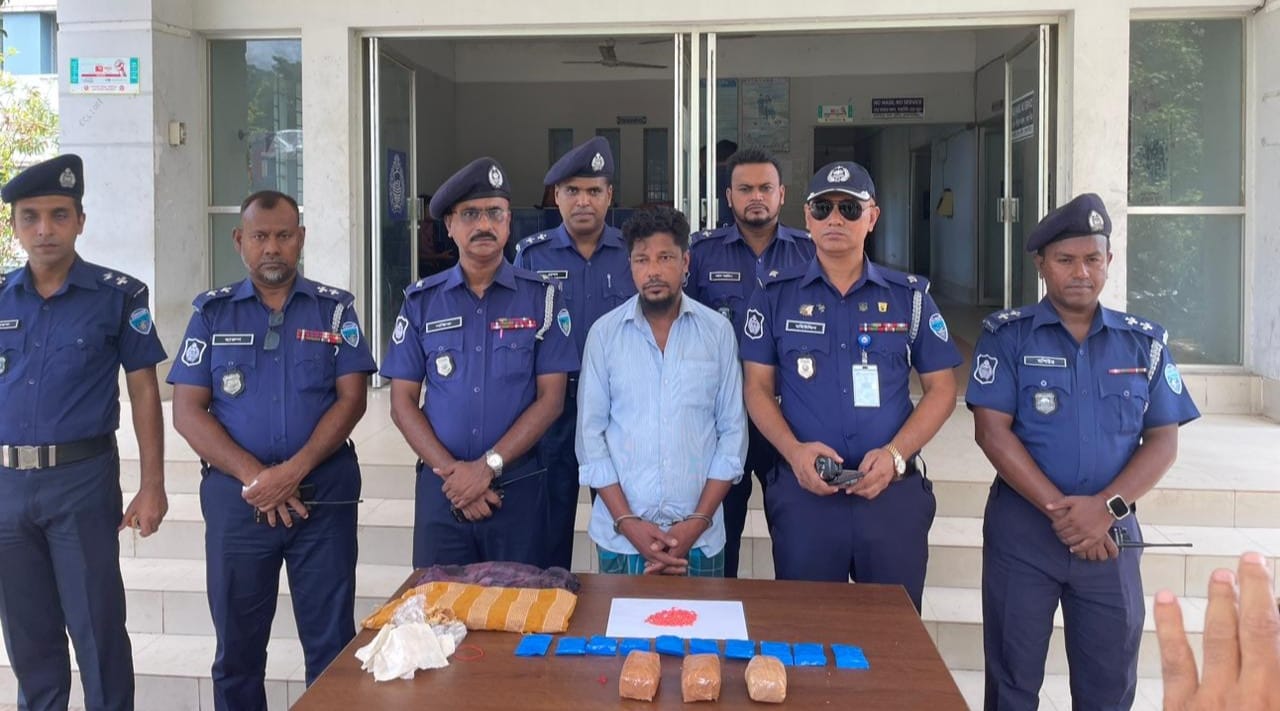 আখাউড়া থানা পুলিশের বিশেষ অভিযানে ৮ হাজার পিছ ইয়াবা ও ১ টি সিএনজি সহ আটক ১