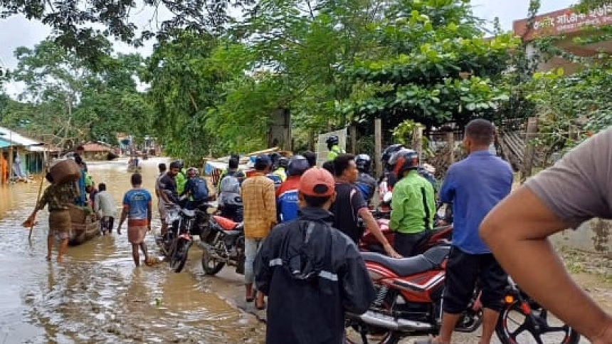 সাজেকে আটকা পড়া সাত শতাধিক পর্যটক খাগড়াছড়ি পৌঁছেছেন