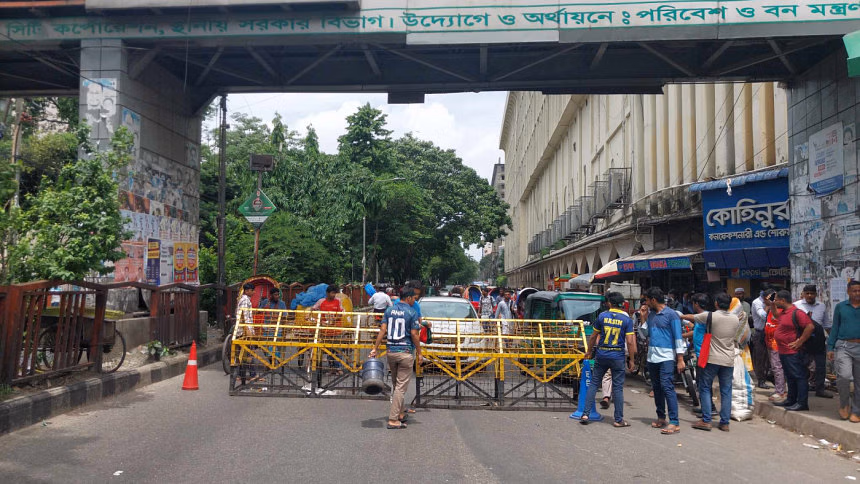 শাহবাগ, চানখারপুল, সায়েন্স ল্যাব, আগারগাঁও অবরোধ করেছে শিক্ষার্থীরা
