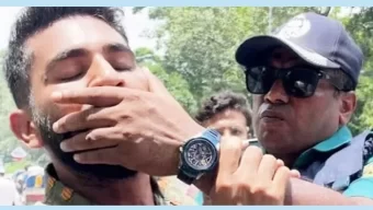 শিক্ষার্থীর মুখ চেপে ধরা সেই পুলিশ সদস্য বরখাস্ত