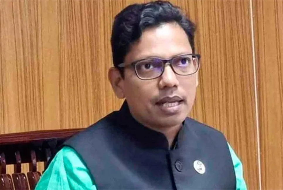 গোপনে পালানোর সময় বিমানবন্দরে সাবেক আইসিটি মন্ত্রী পলক আটক