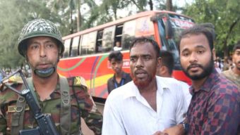 বাসে তল্লাশি চালিয়ে গাজাসহ ২ জনকে আটক করল শিক্ষার্থীরা
