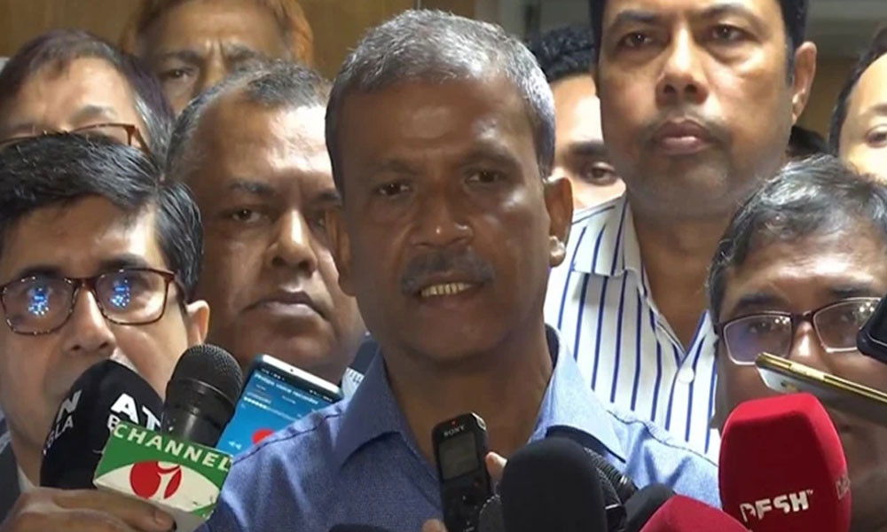 সাবেক প্রধানমন্ত্রীসহ ‘জুলাই হত্যাকাণ্ডে’ জড়িতদের বিচার হবে : আইন উপদেষ্টা